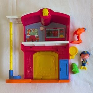 blippi firehouse playset with 3 inch figure, fire hydrant & extinguisher age 3+